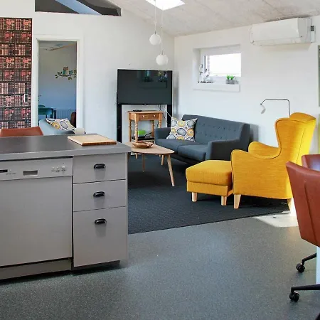 Four-bedroom Holiday In 5 * Vinderup