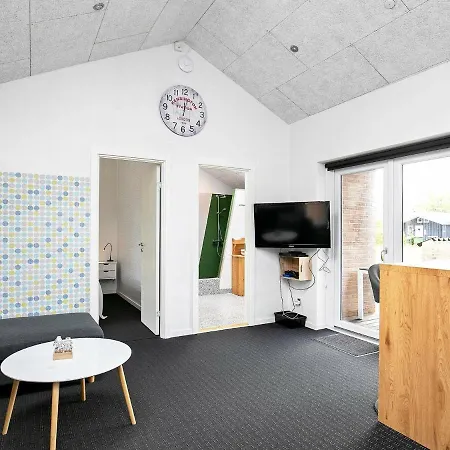 Four-bedroom Holiday In 5 度假居 Vinderup