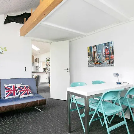 Four-bedroom Holiday In 5
