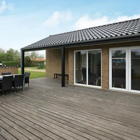 Four-bedroom Holiday In 5 * Vinderup