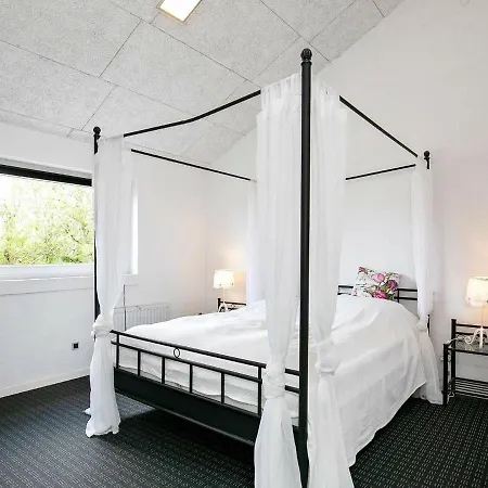 Four-bedroom Holiday In 5 度假居 Vinderup
