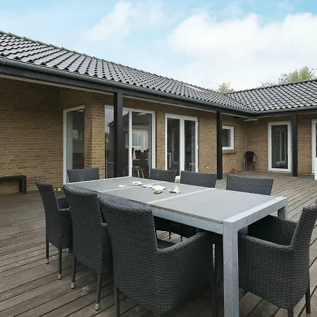 Four-bedroom Holiday In 5 *